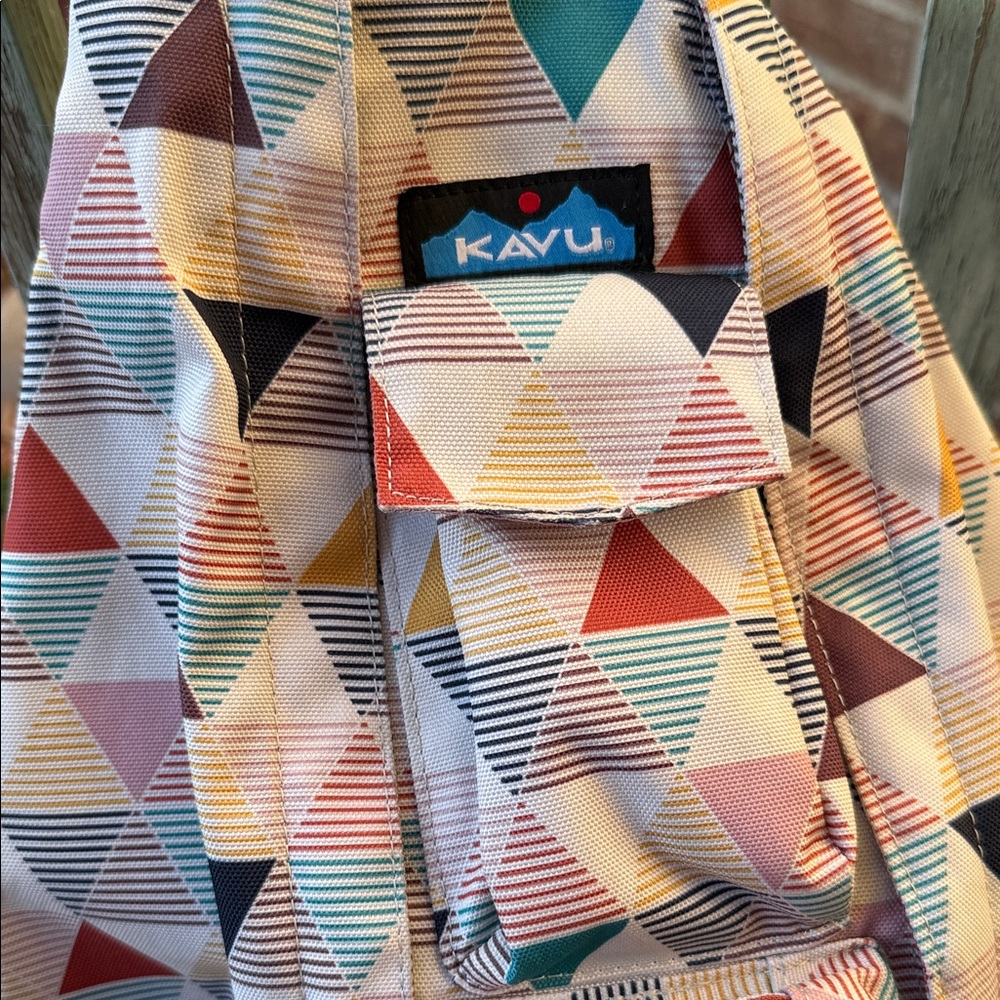 Kavu Women's Rope Sling Triangular Pattern Backpa… - image 3